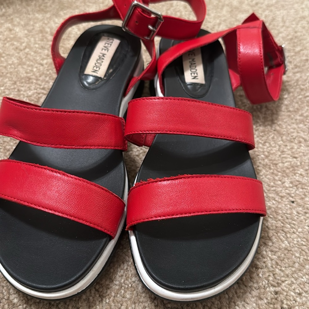 Steve Madden red sandals.. New - Picture 6 of 7